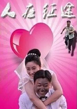 老人在丛葬地碑小便