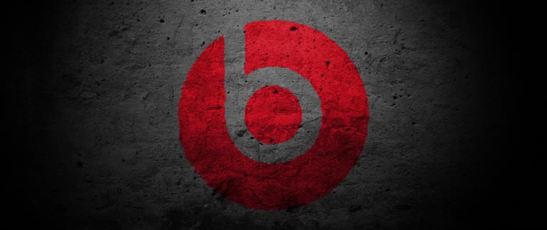 Beats 标志画在混凝土墙上
