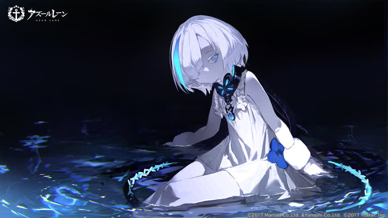 水中有一个女孩坐在地上