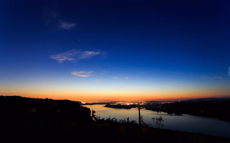 从山上可以看到夜景